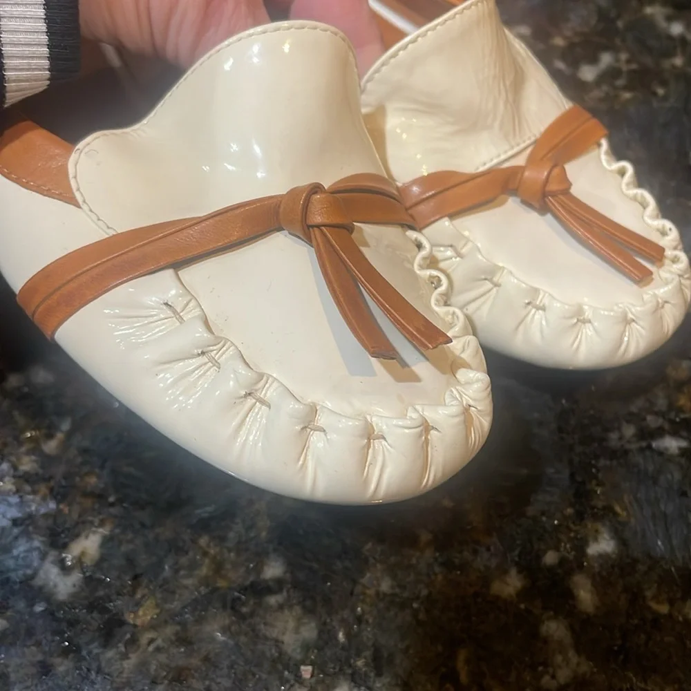 Kate Spade two tone leather Loafers! Women’s 7.5
